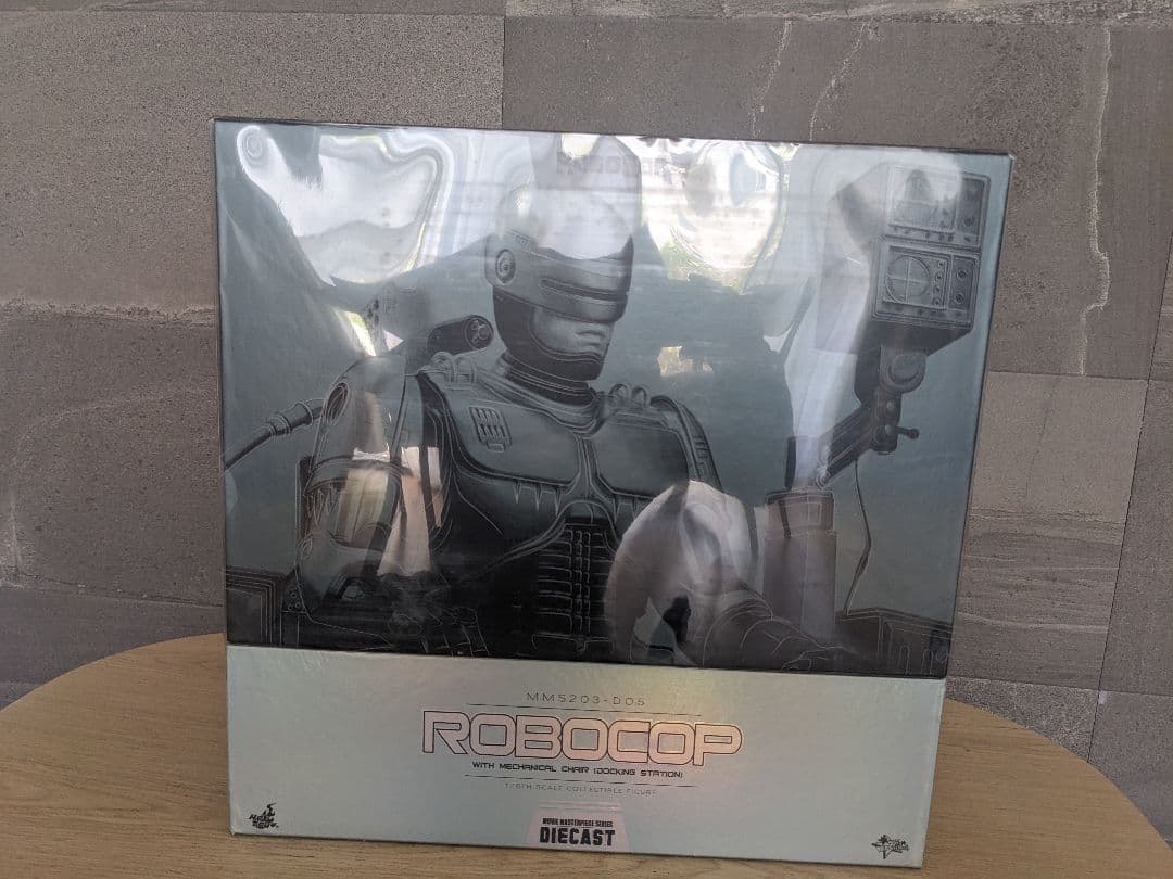 ホットトイズ DIECAST ロボコップドッキングステーション付き1/6スケール