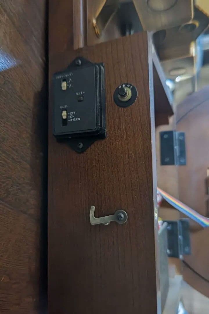 掛時計 装飾的彫刻付き（Small　World）昭和　レトロ