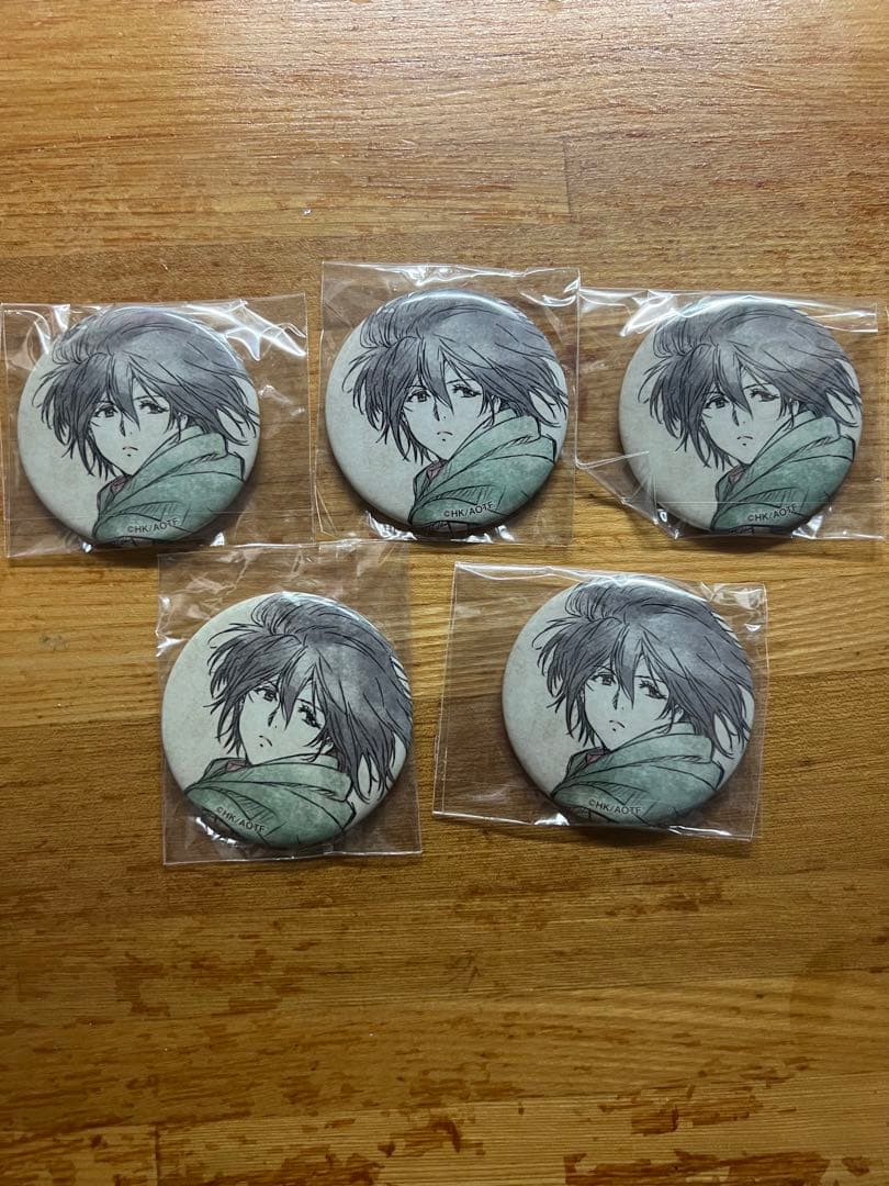 進撃の巨人　きゃにめ　ジャケット　缶バッジ　5個セットを