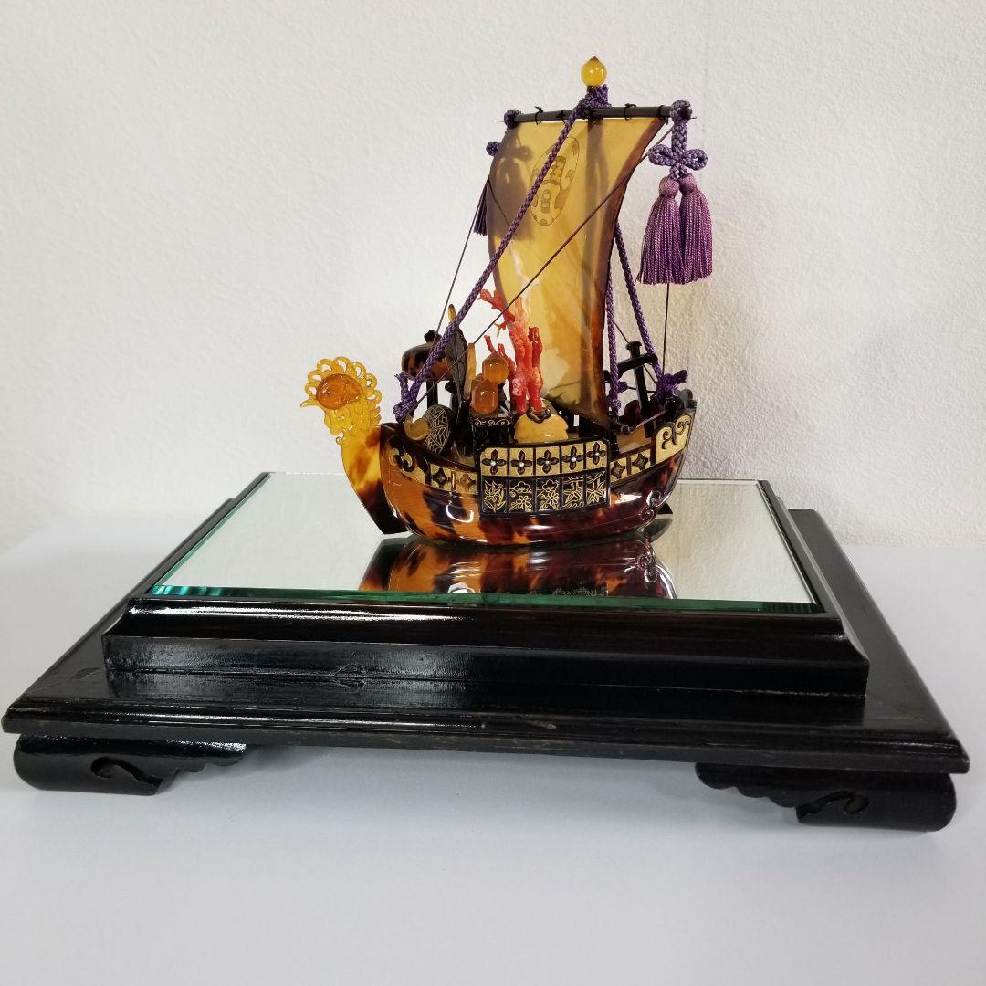 本鼈甲　べっ甲　鳳凰宝船　置物　血赤珊瑚、白珊瑚　ガラスケース　縁起物　オブジェ