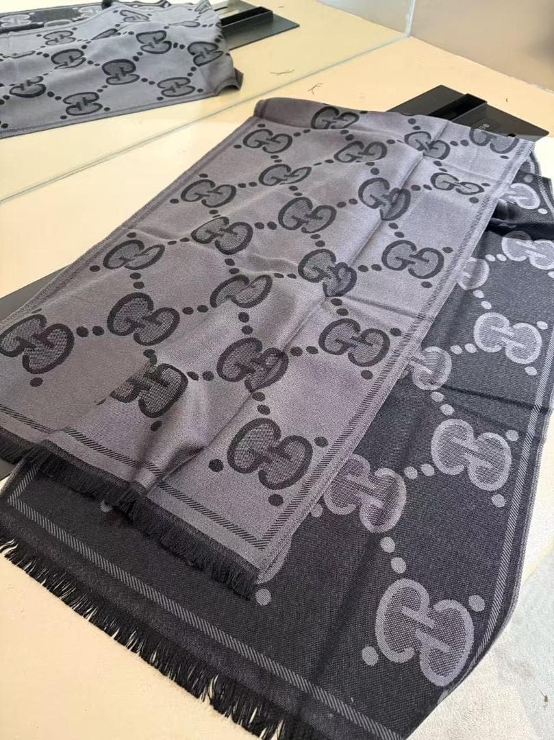 ★美品GGロゴマフラー グレー/ブラック**