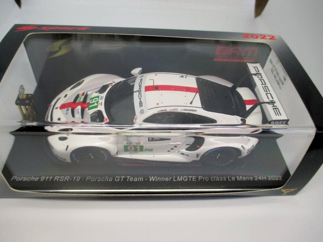 ポルシェ911RSR Winner LMGTE ルマン 2022 トロフィー付き