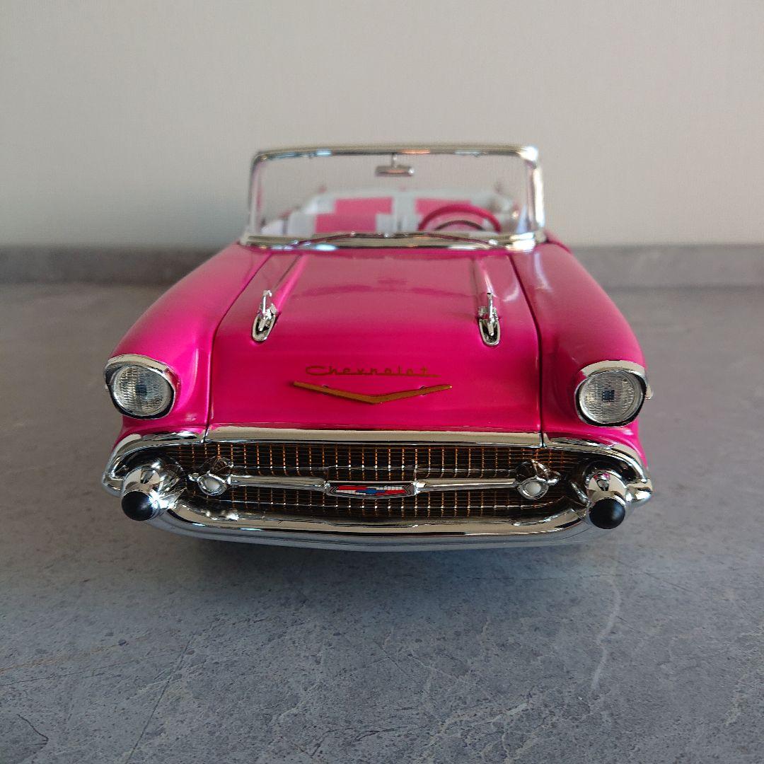 1/18 1957 シボレーベルエア バービー