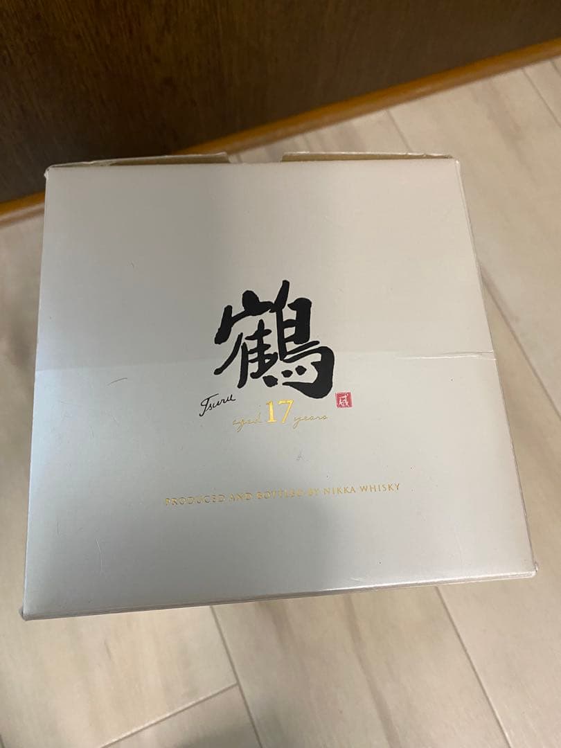 終売品　ニッカ　鶴 17年 陶器ボトル　カートン付属