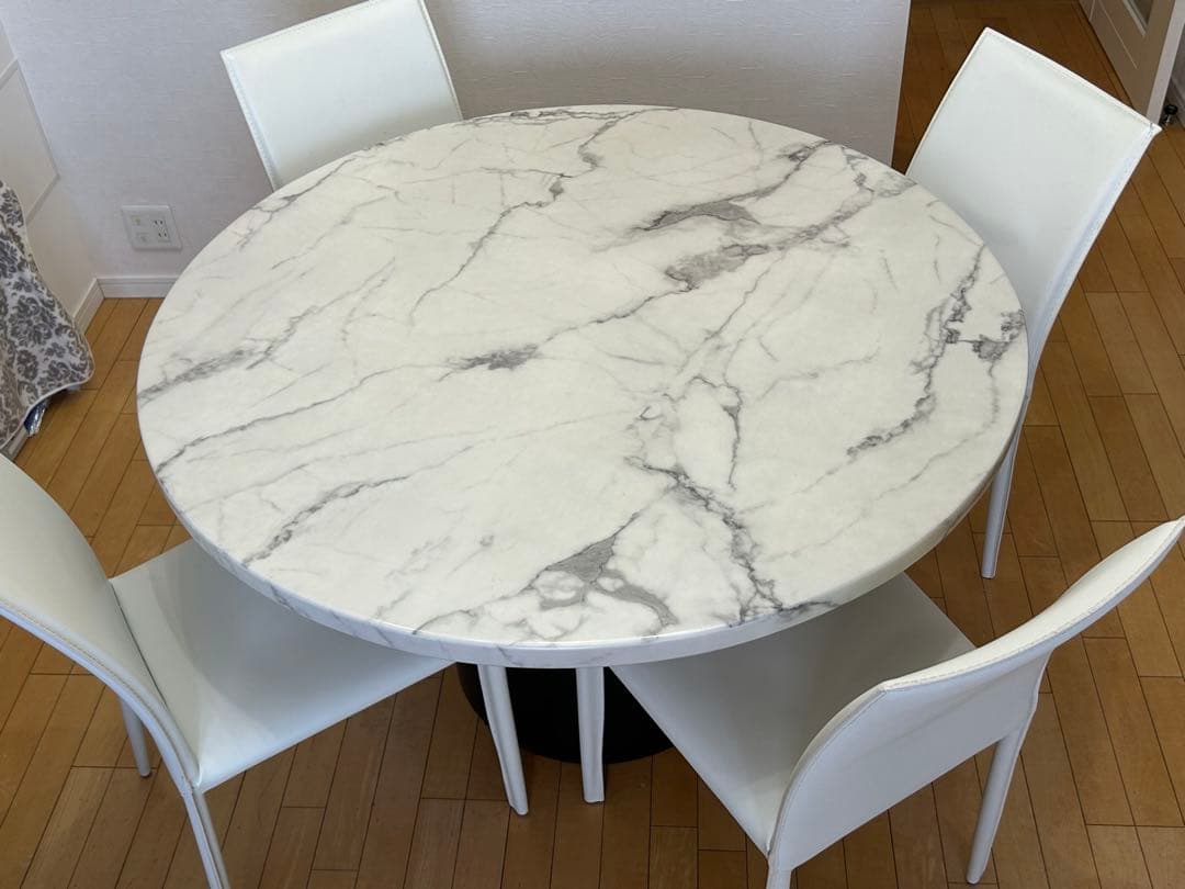 ◾️金髪◾️円形ダイニングテーブル 大理石風