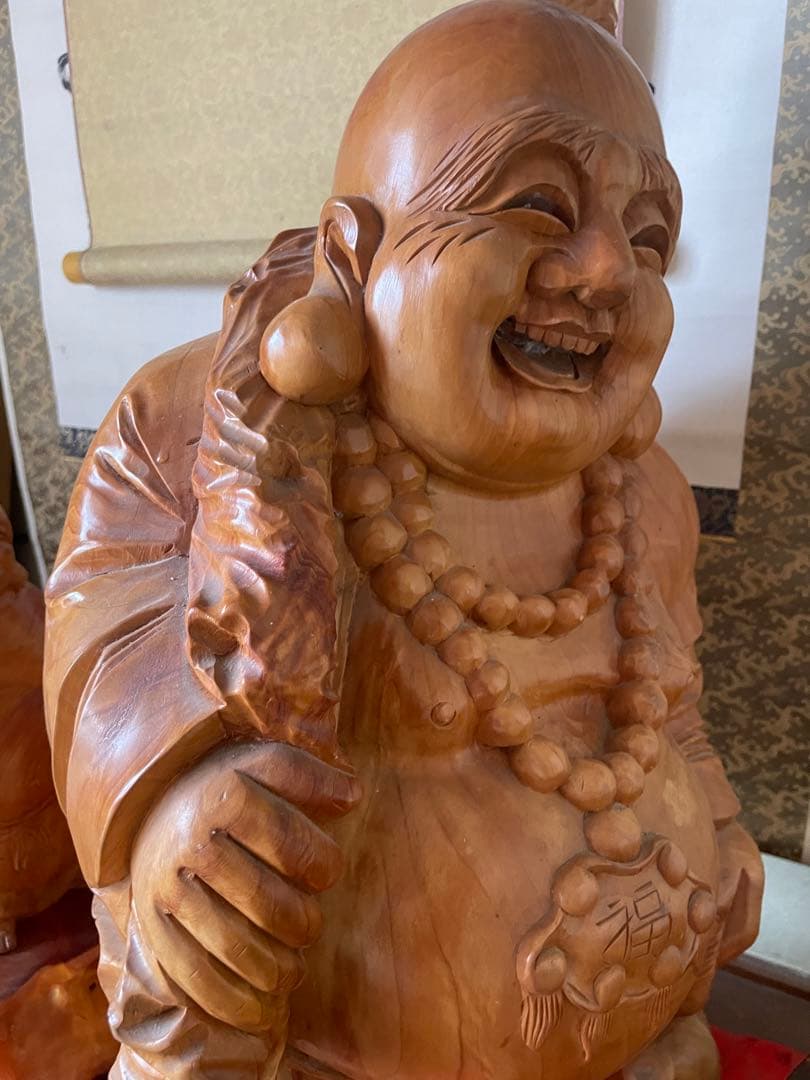 美品　骨董品　高級木彫り　大黒様　木製の笑顔の仏像セット　木彫り　赤い座布団付き