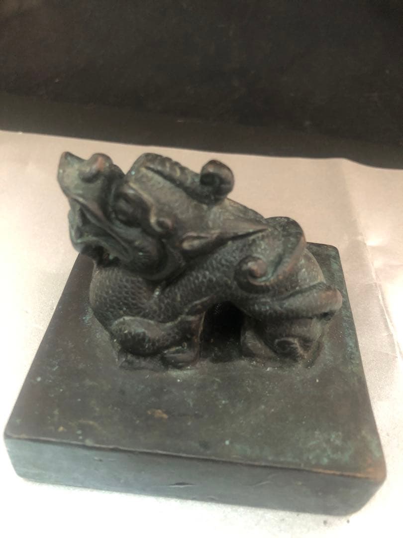 金属製獅子の彫刻