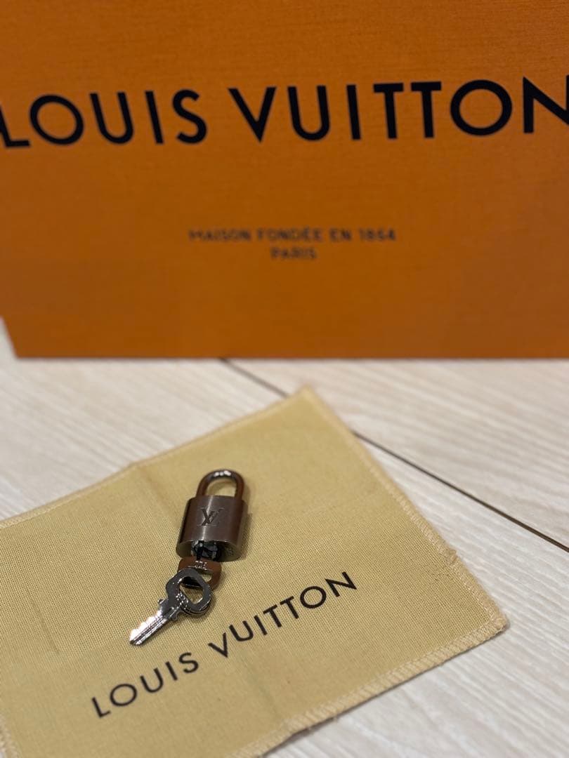 ルイヴィトン 美品 パドロック 南京錠 No.322 ブラックシルバー 鍵X2