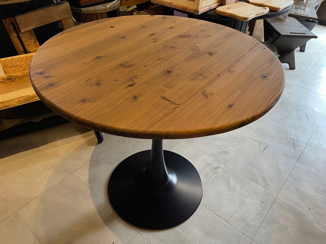 円形木製テーブル　テーブル　リビングテーブル　ダークウォールナット　丸型　円卓