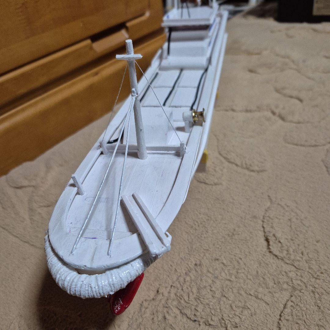 船の模型 ホワイトとレッド漁船