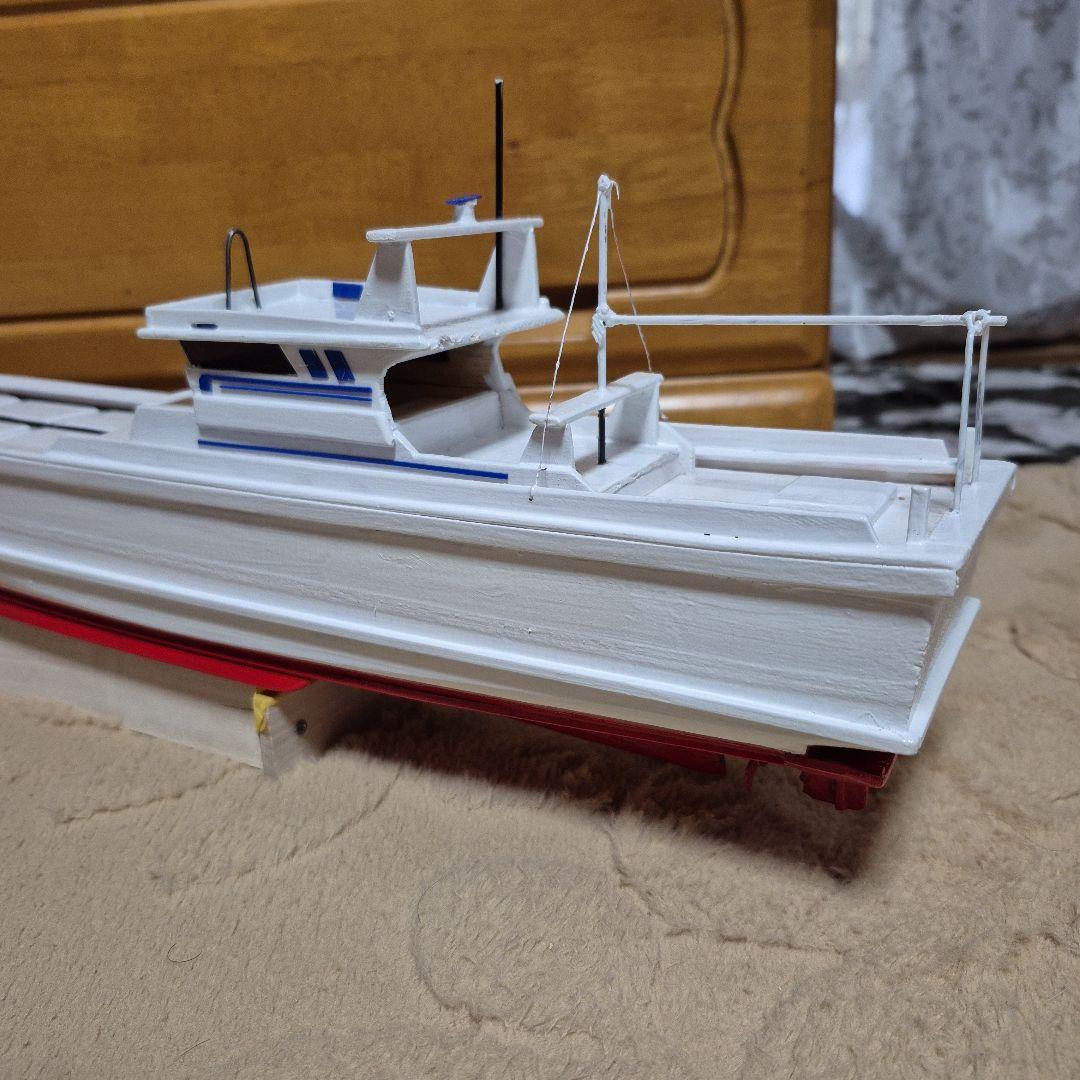船の模型 ホワイトとレッド漁船