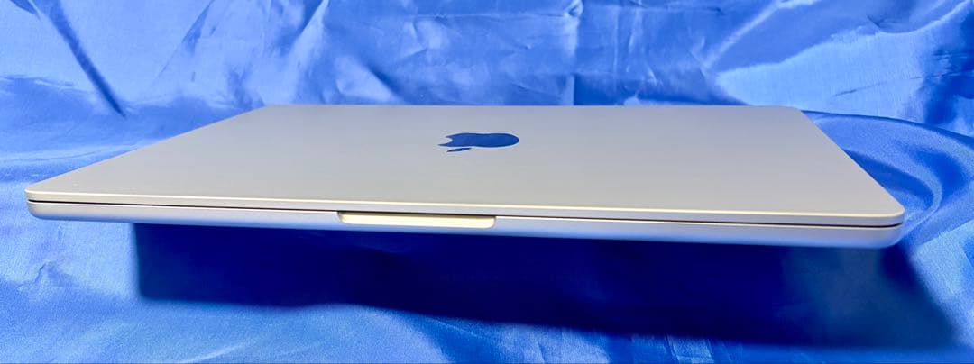 超美品 MacBook Air 13インチ M4 16GB/256GBシルバー