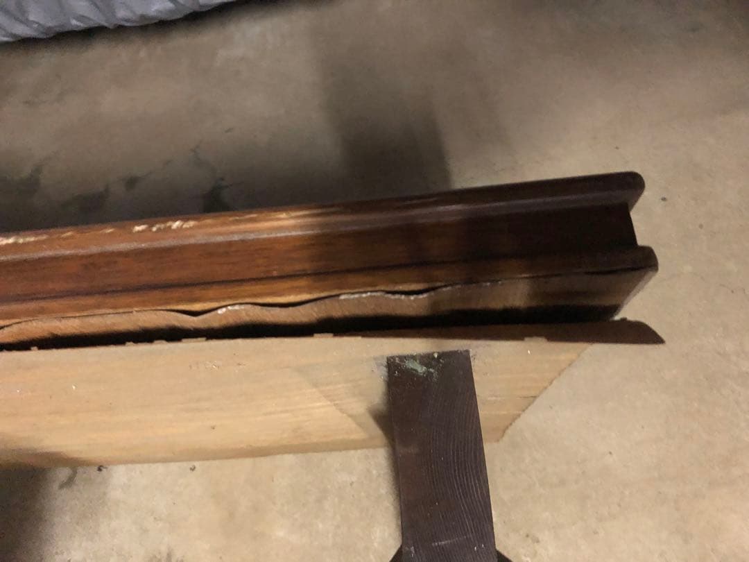 木製ダークブラウンテーブル