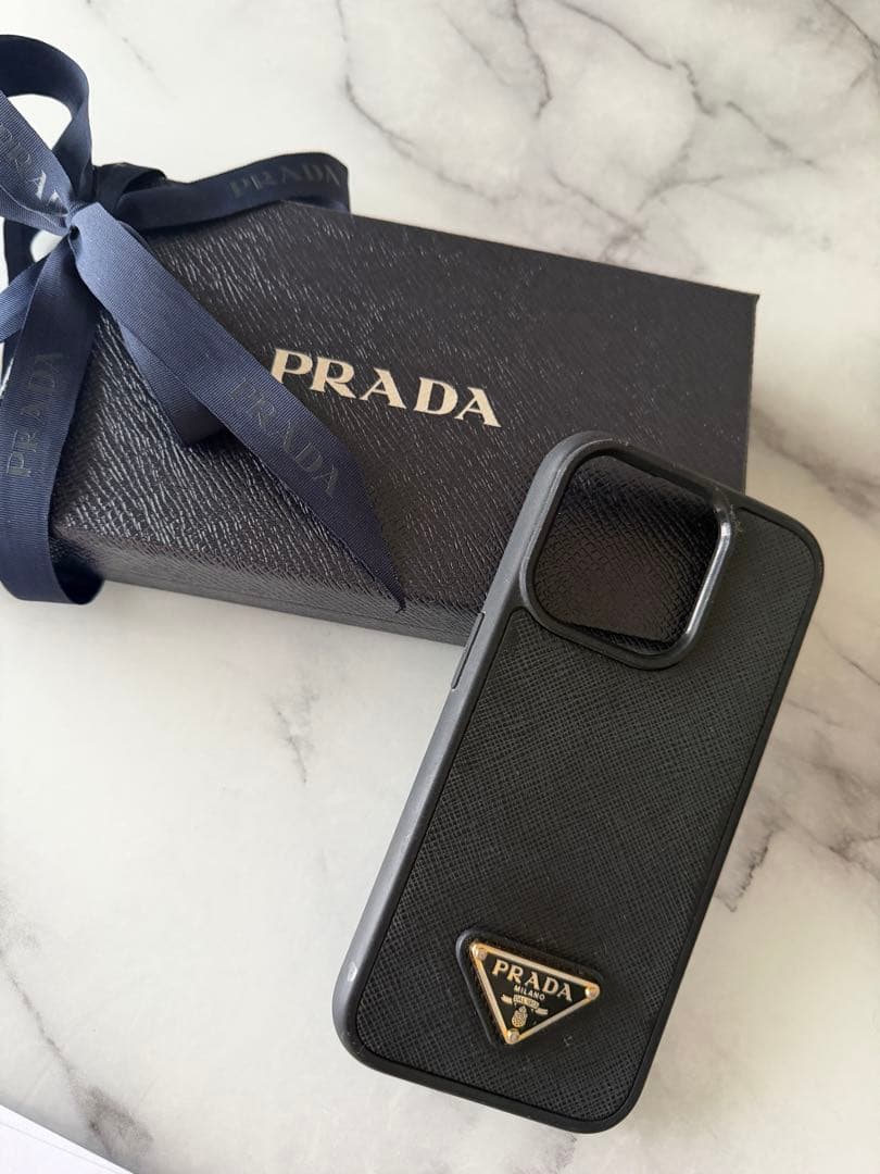 PRADA ブラックレザー iPhone15Pro用ケース