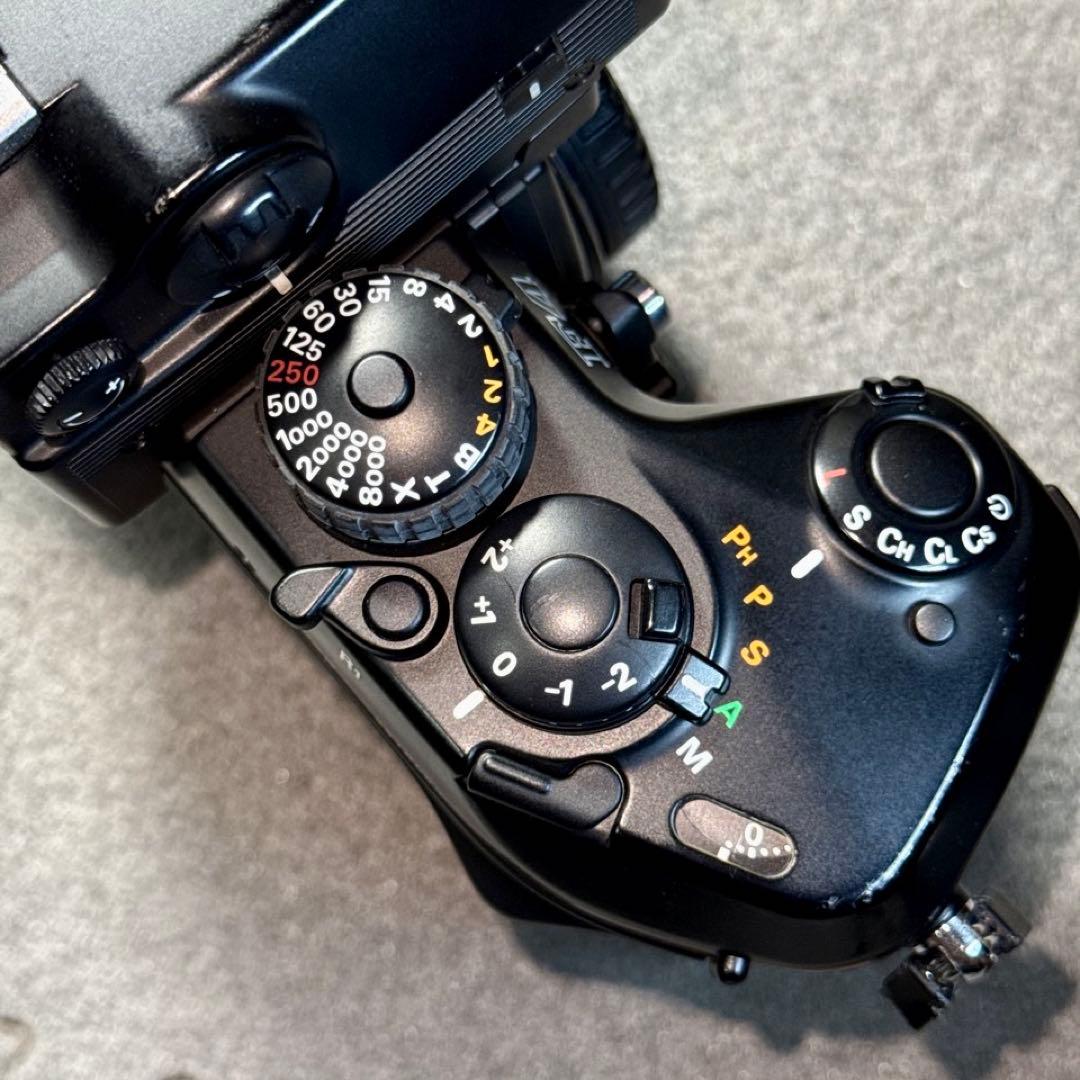 ☆名機 フィルムカメラ Nikon F4 本体のみ