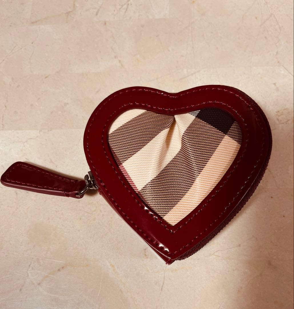 Burberry ハート型ケース レッド