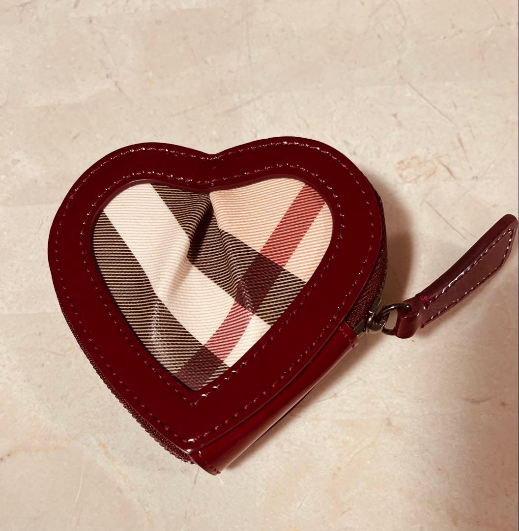 Burberry ハート型ケース レッド