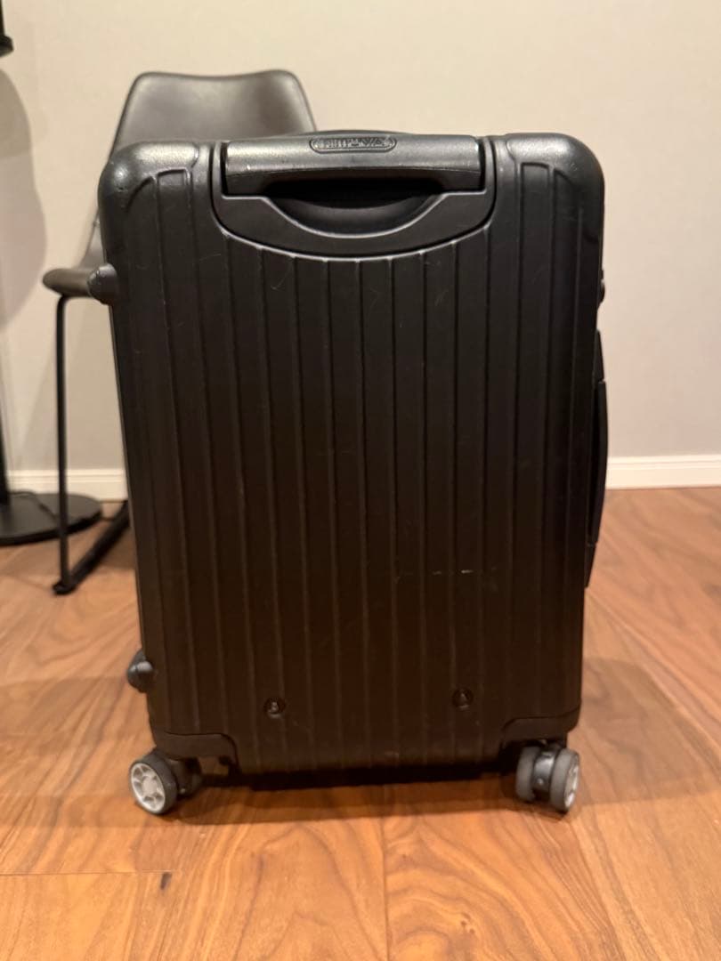 リモワ　機内持ち込みサイズ　スーツケース　ブラック
