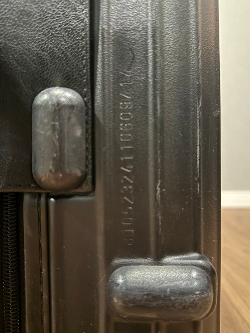 リモワ　機内持ち込みサイズ　スーツケース　ブラック