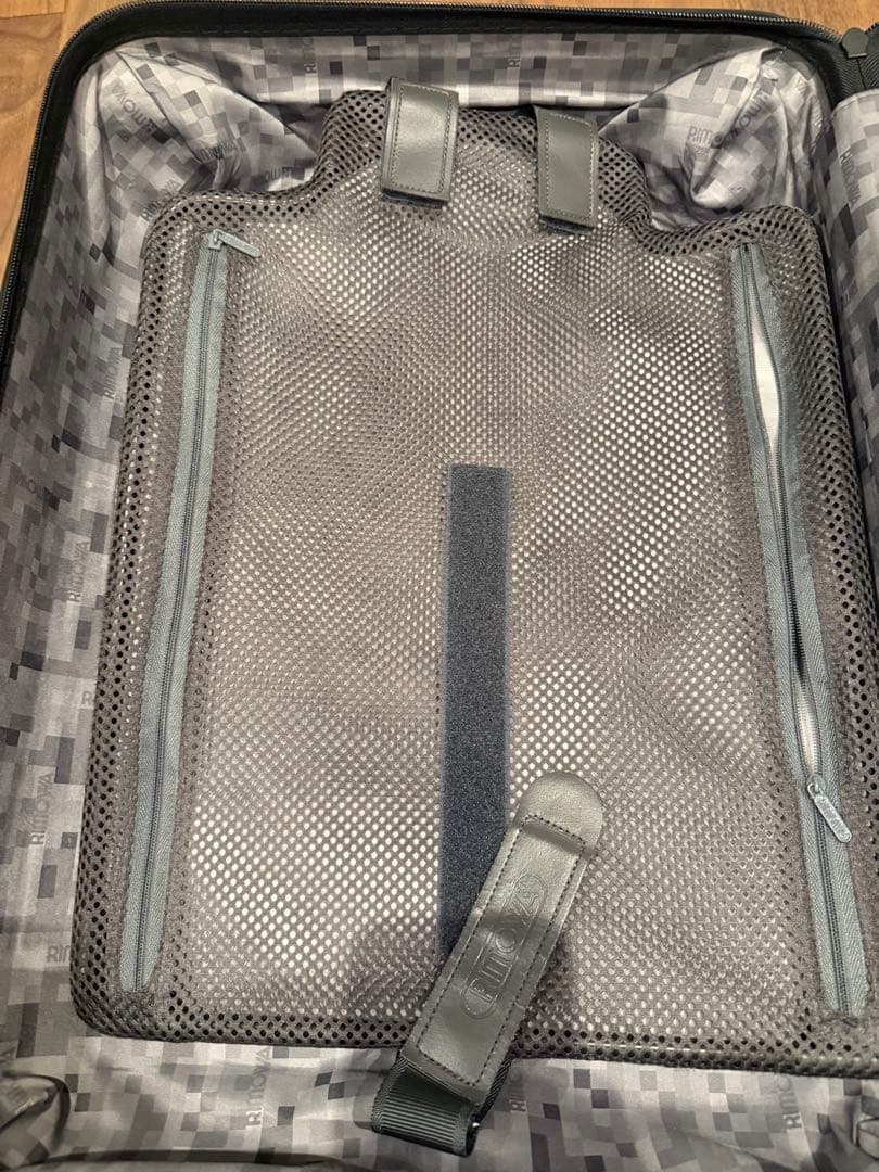 リモワ　機内持ち込みサイズ　スーツケース　ブラック