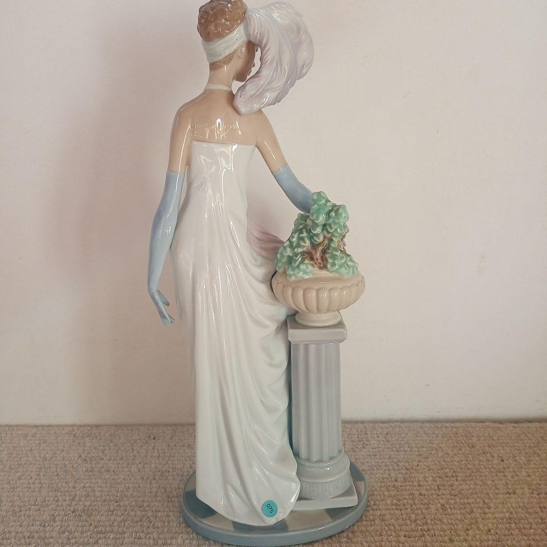 LLADROリアドロ人形陶器製女性像 置物 未使用品