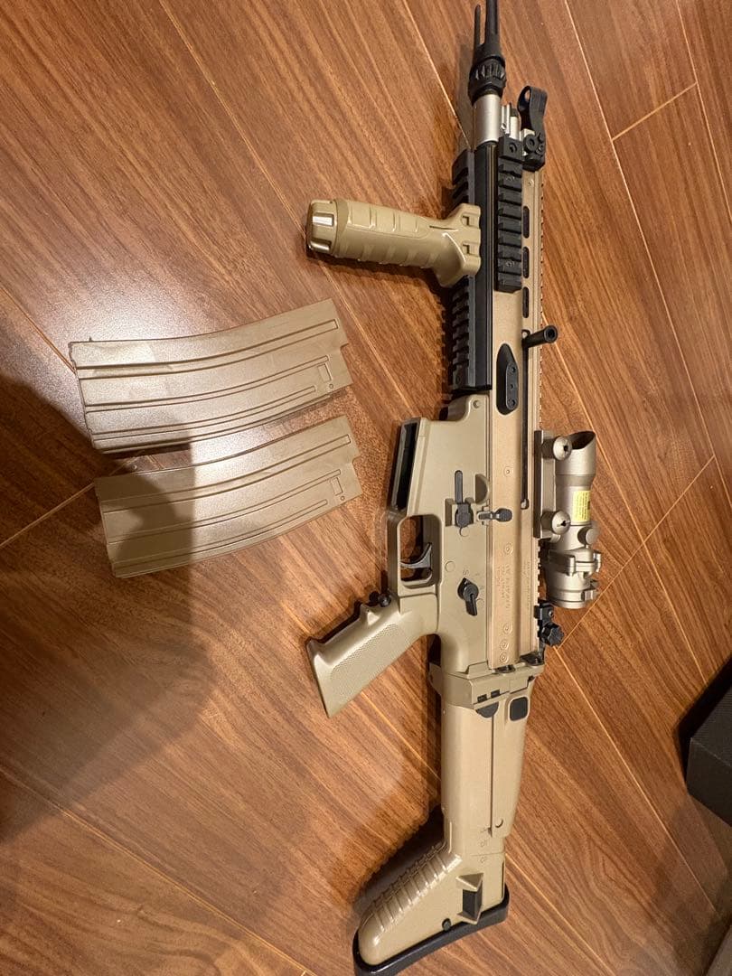 ボーイズ　スカーLタンカラ　グリップ&サイト&マガジン2つ　値下げ交渉可