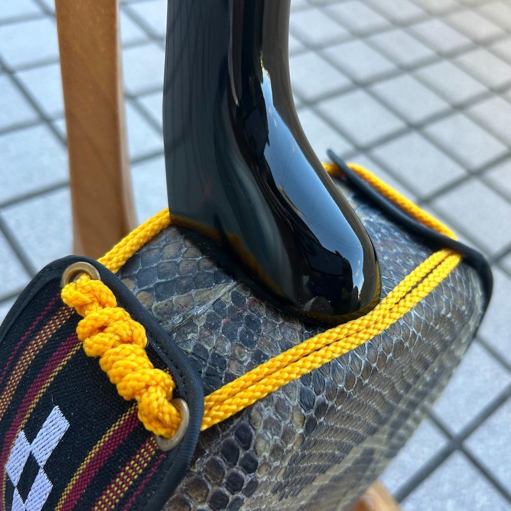 沖縄　三線　カミゲン　カモの口　ユナー　黒木　本皮一枚張り　伝統工芸士