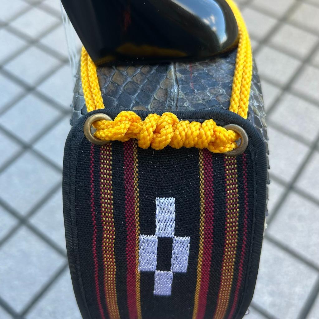 沖縄　三線　カミゲン　カモの口　ユナー　黒木　本皮一枚張り　伝統工芸士