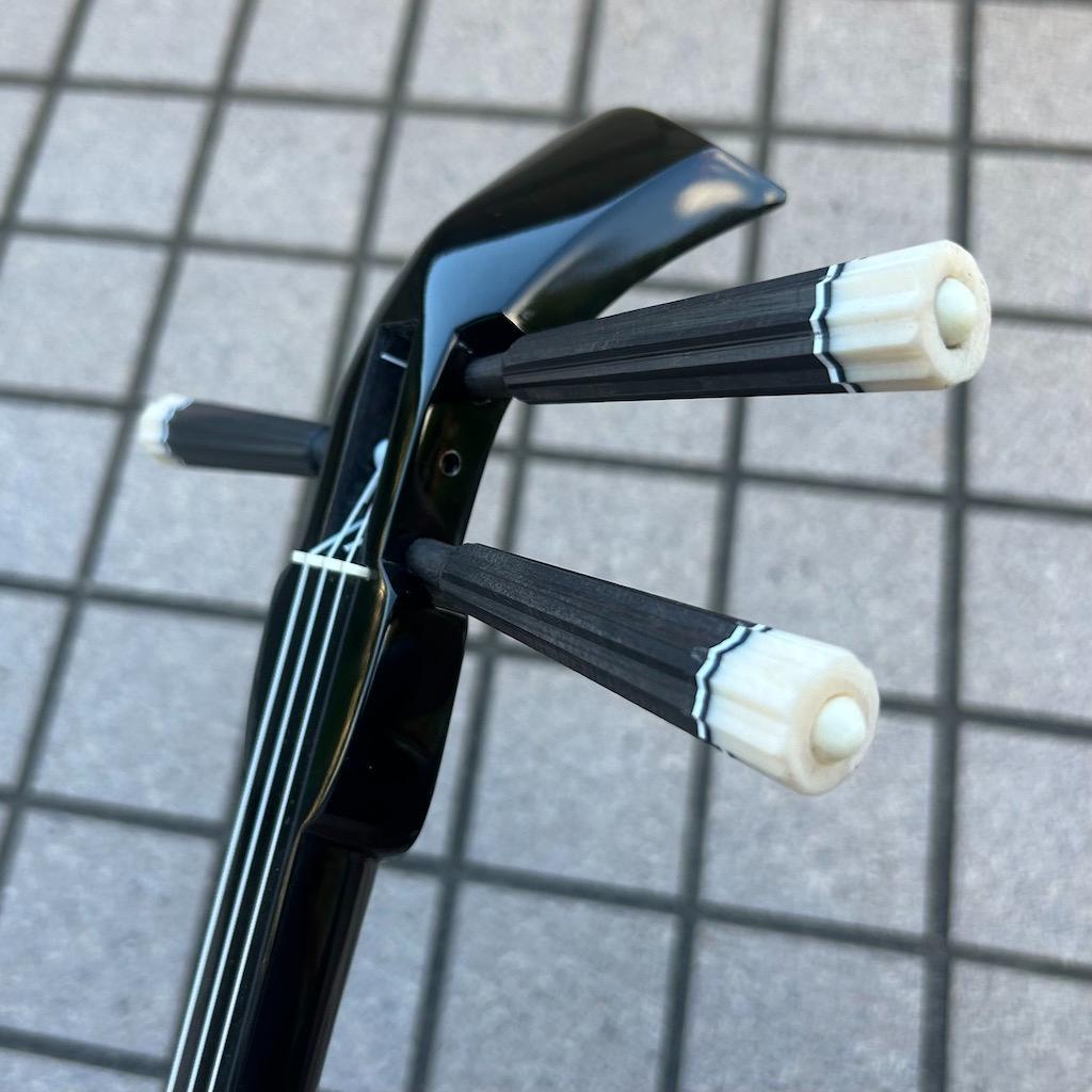 沖縄　三線　カミゲン　カモの口　ユナー　黒木　本皮一枚張り　伝統工芸士