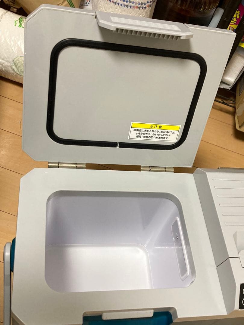 Makita 充電式保冷温庫　7L CW003G