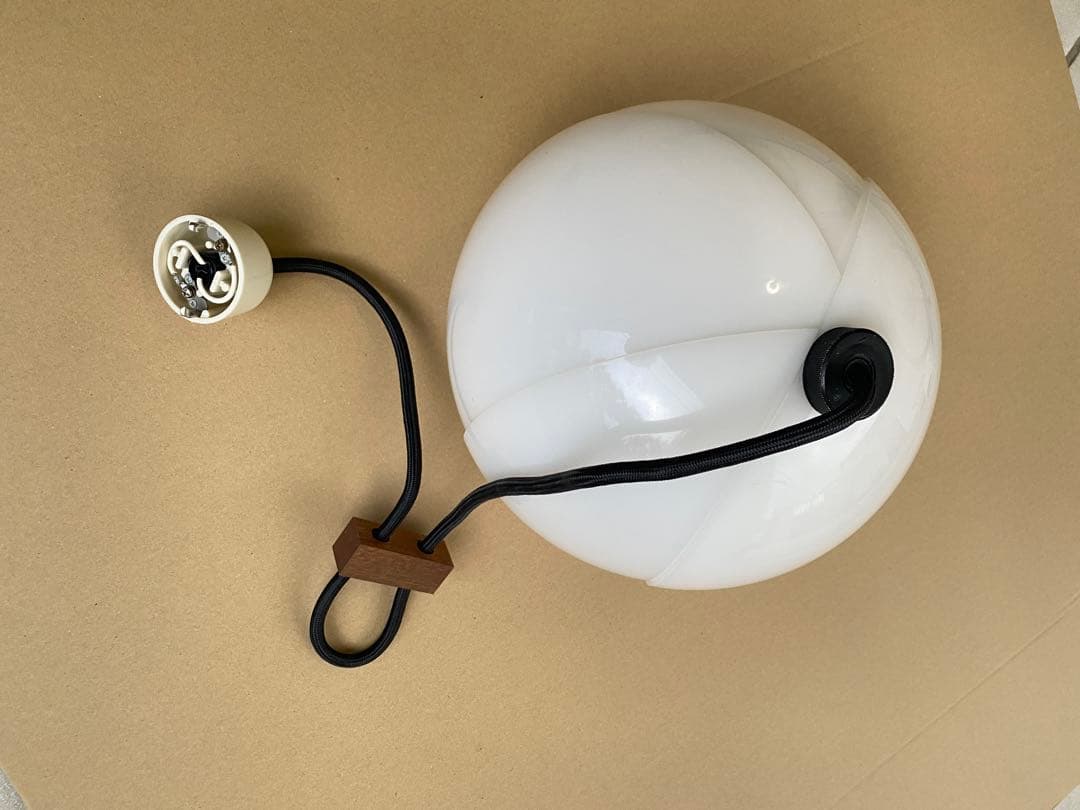 ペンダントライト　ホワイト系　フラワーペンダント　レトロ　天井照明　リペア済み