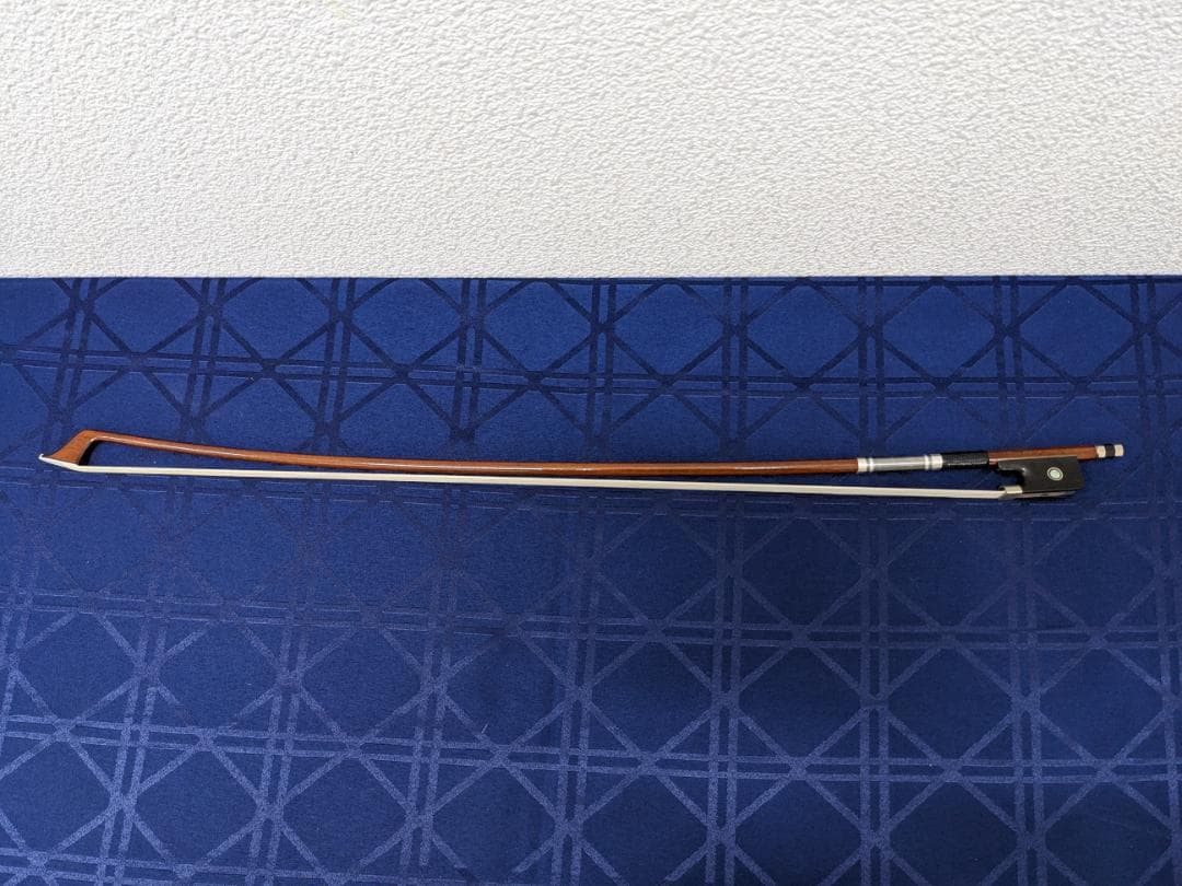 チェロ弓4/4　新品　銀線のところが凝ってる