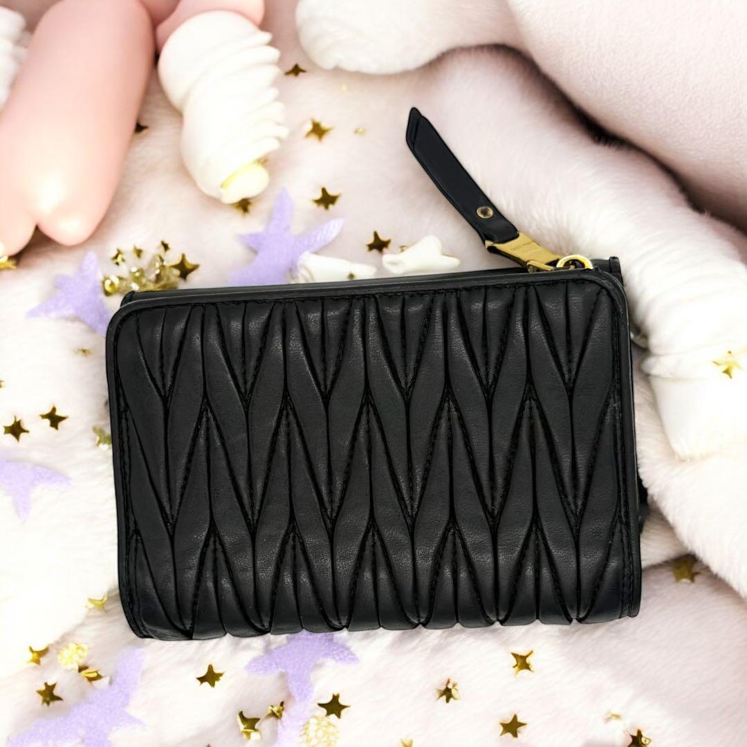 【美品 正規品 】 miumiu マテラッセ 二つ折り財布 RFID搭載