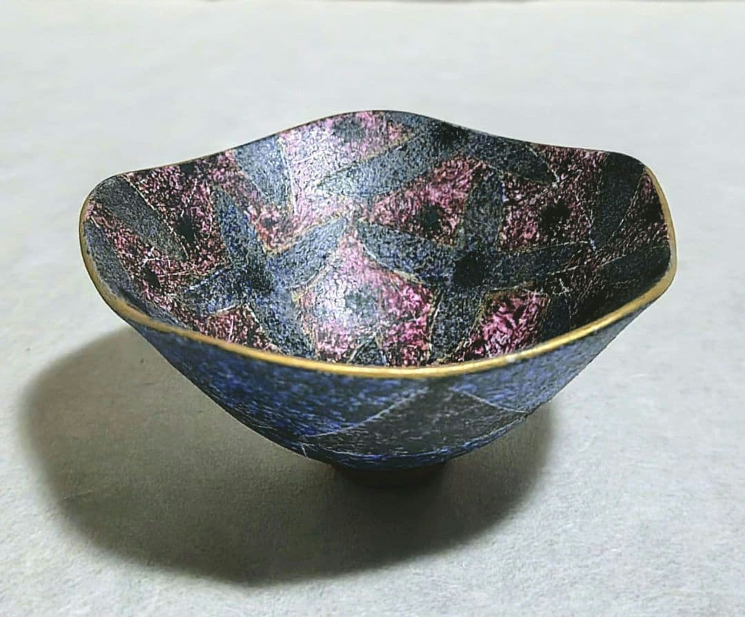 色絵金銀彩輪花酒盃 (前田正博)