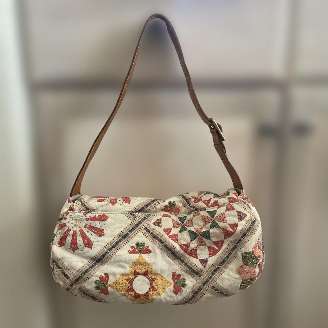 ヴィヴィアン　花柄キルティングショルダーバッグ