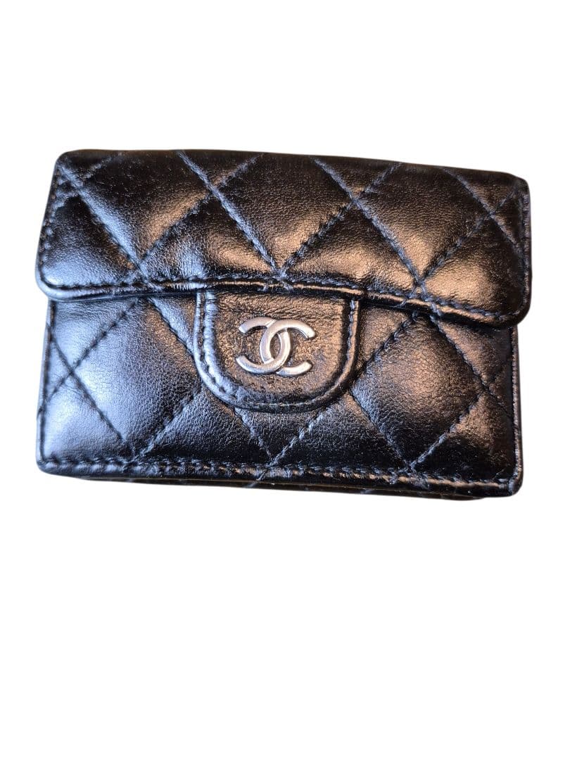 CHANEL　シャネル　マトラッセ　シルバー金具　Wホックフラップ　三つ折り財布