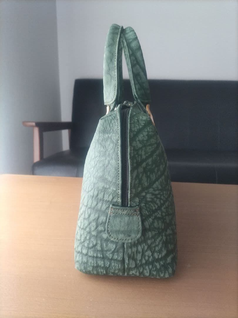 JRA認定　カモシカ皮バッグ