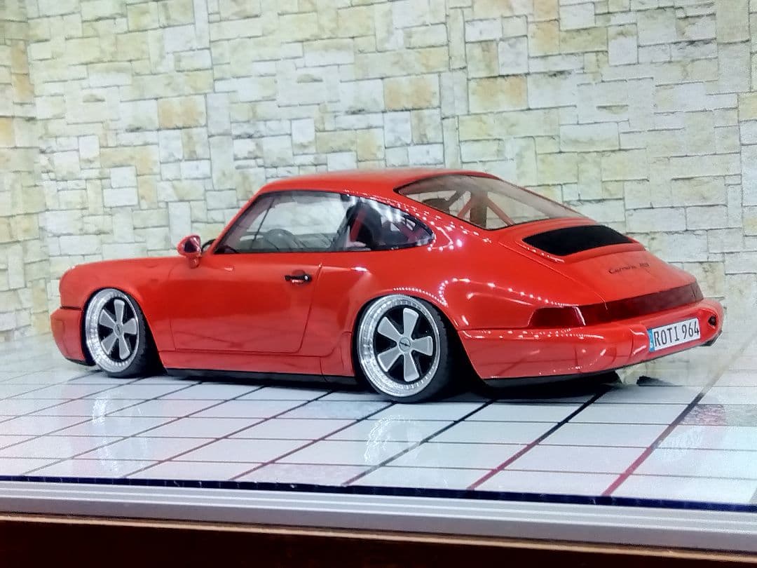 ミニカー 1/18 GTSPIRIT PORSCHE 911(964)Carrera