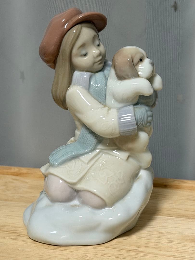 リヤドロ　少女と仔犬　冬　雪　手袋