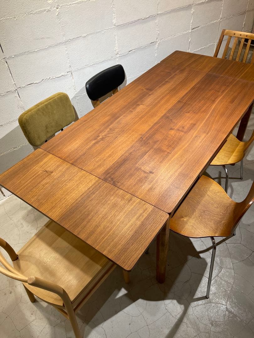 ウニコ　トリト　エクステンションテーブル　ウォールナット色　オーク材　伸長式