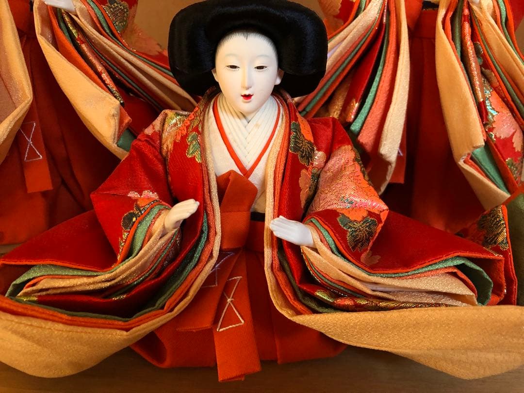 雛人形 伝統的な衣装　官女のセット