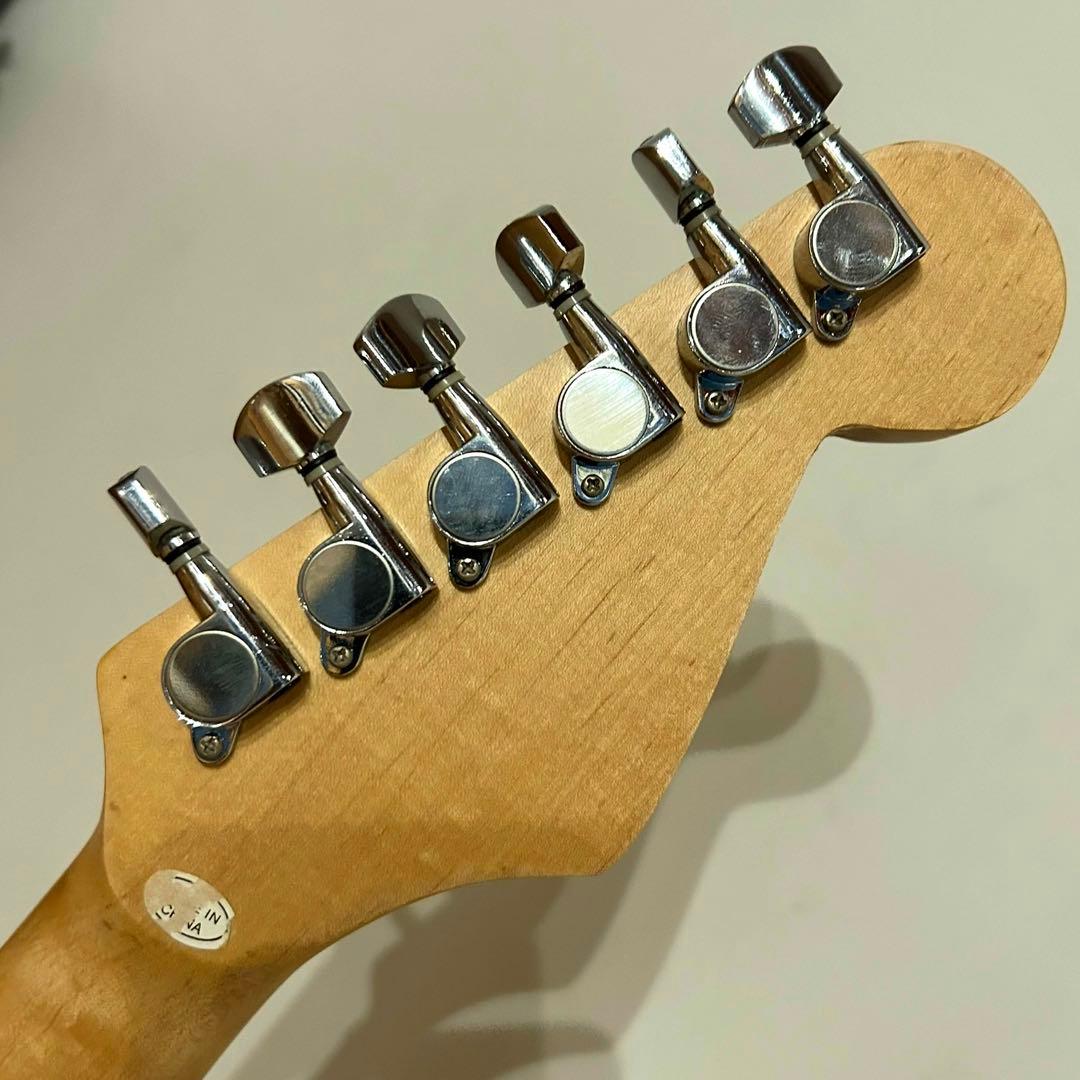 リヴァースヘッド　ストラトキャスタータイプ エレキギター　legend