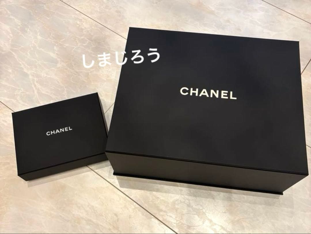 2025 CHANEL クリスマスホリデーラッピング　チャーム&リボン　紙袋付