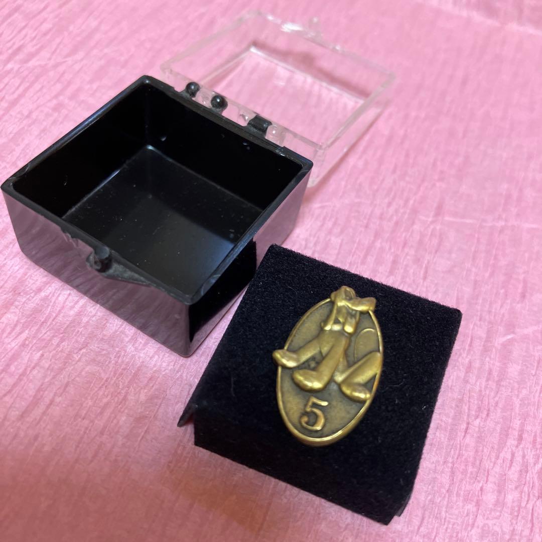 ディズニー　ピン　キャスト　勤続ピン　５年　プルート