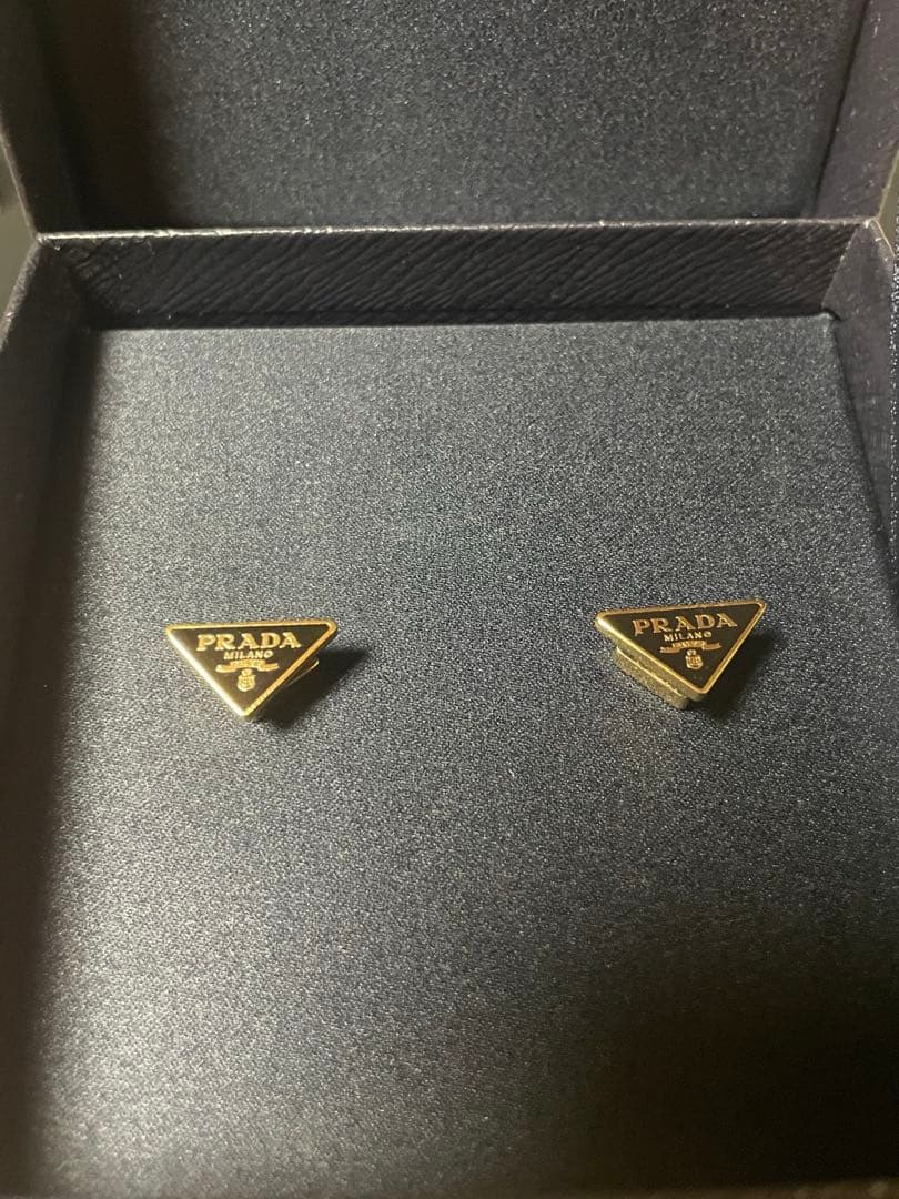 PRADA プラダ　エナメルメタル　ピアス