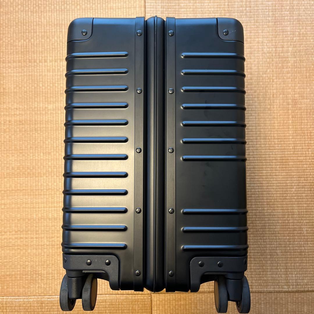 イノベーター アルミ スーツケース 42l ブラック