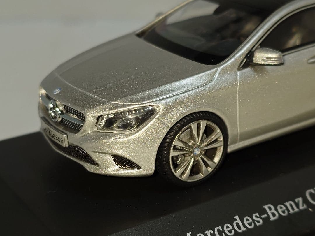 メルセデスベンツ CLAシューティングブレーク 1/43 ミニカー シルバー