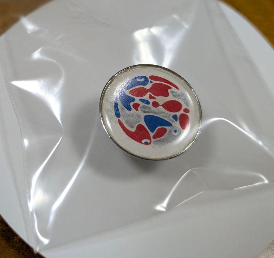 万博　スタッフ　ピンバッジ　ミャクミャク　コミャク