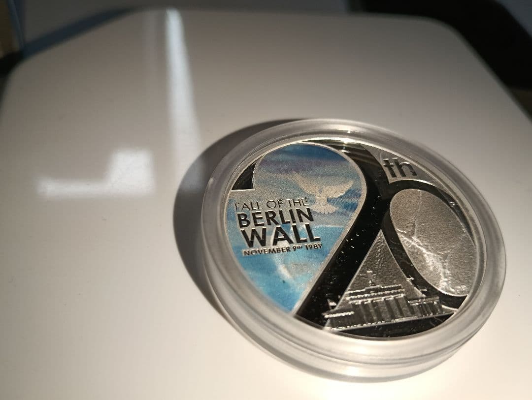 ベルリンの壁崩壊20周年記念1オンス銀貨 .999純銀 限定発行：5,000枚