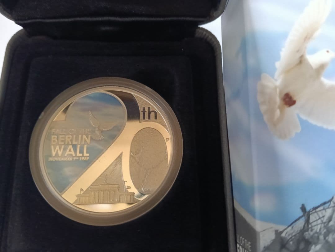 ベルリンの壁崩壊20周年記念1オンス銀貨 .999純銀 限定発行：5,000枚